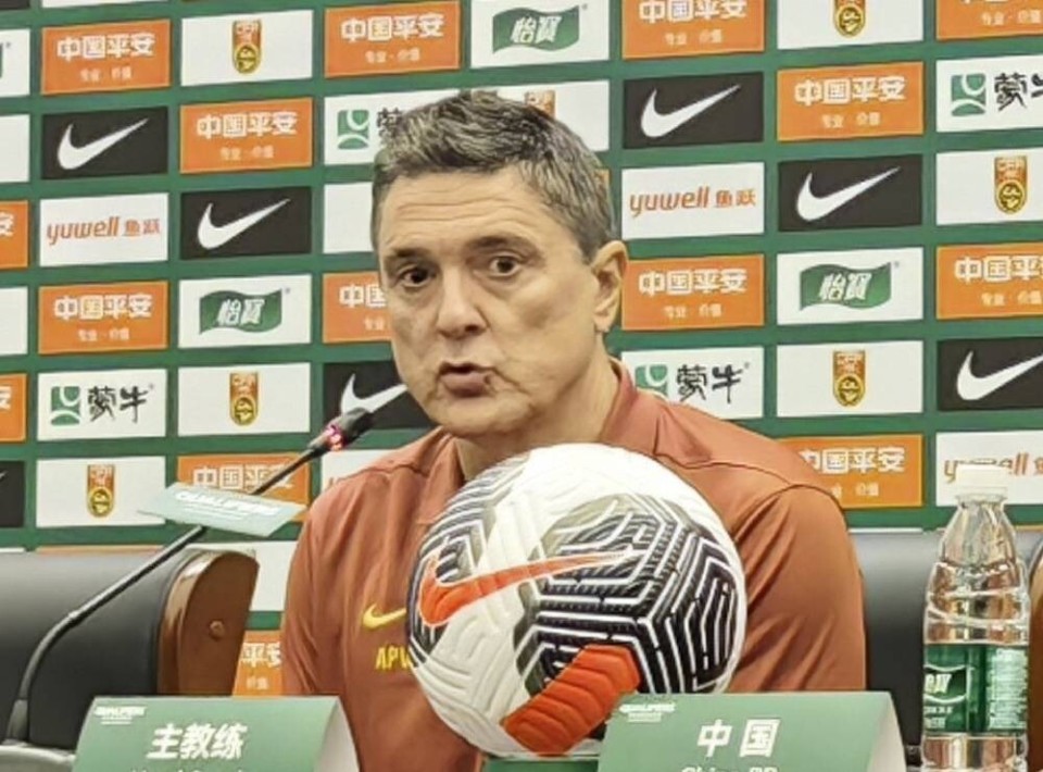 我们对他进, 年U, 我们三场比