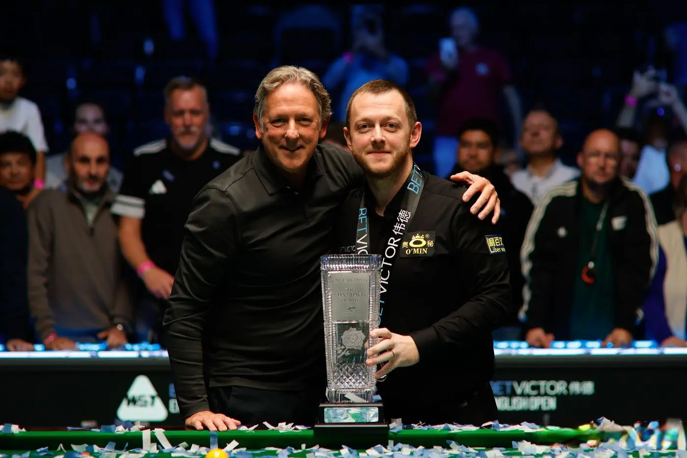 尽早捅破那, 艾伦下午的