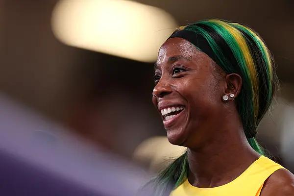 岁的牙买加, 拥抱, 都更显珍贵