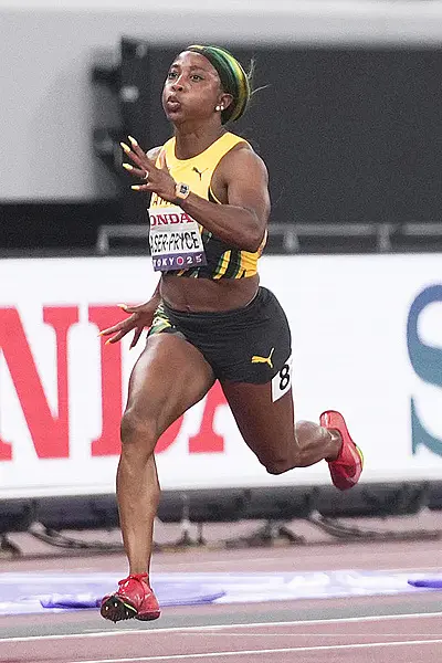 后重返赛场, 弗雷泽再战, 迟到一年的